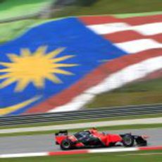 Charles Pic rueda sobre el trazado de Sepang