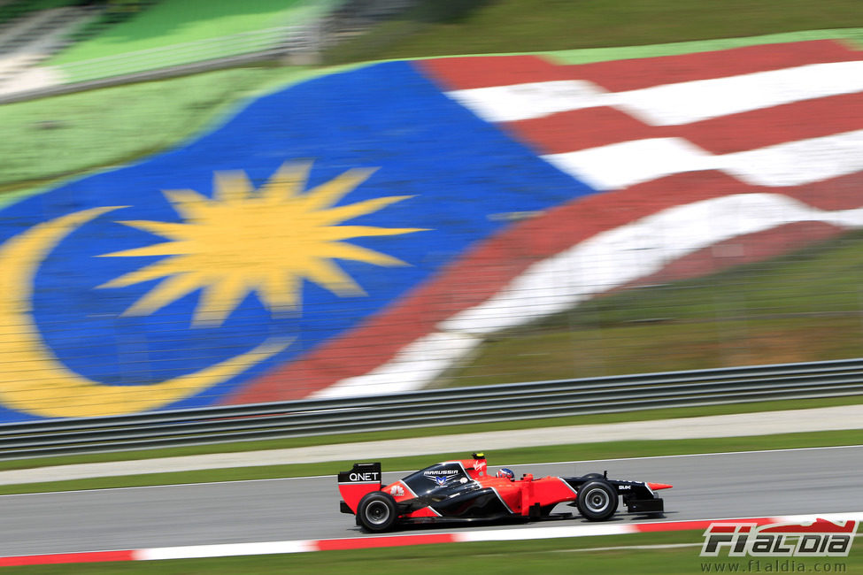 Charles Pic rueda sobre el trazado de Sepang