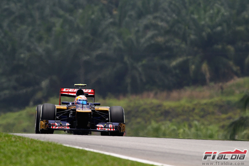 Jean-Eric Vergne rueda en los libres 3