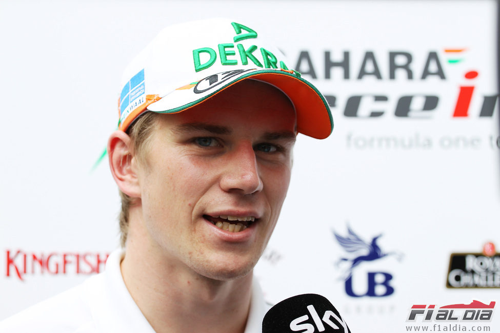 Nico Hülkenberg atiende a la prensa en Malasia