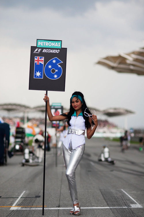 La 'pitbabe' de Daniel Ricciardo en el GP de Malasia 2012