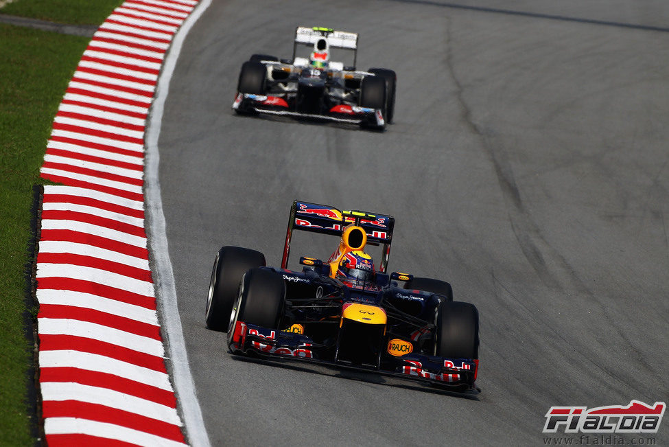 Webber es perseguido por Pérez en la clasificación de Malasia