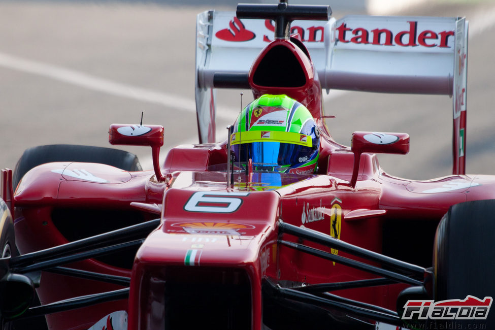 Primer plano de Felipe Massa subido en el F2012