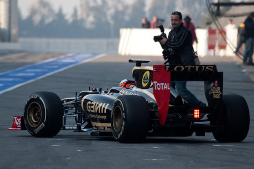 Kimi Räikkönen en el pit lane de Montmeló