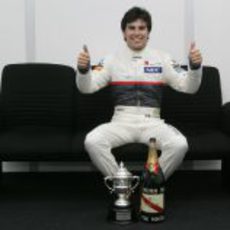 Sergio Pérez victorioso tras su podio en Malasia