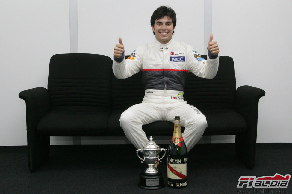 Sergio Pérez victorioso tras su podio en Malasia