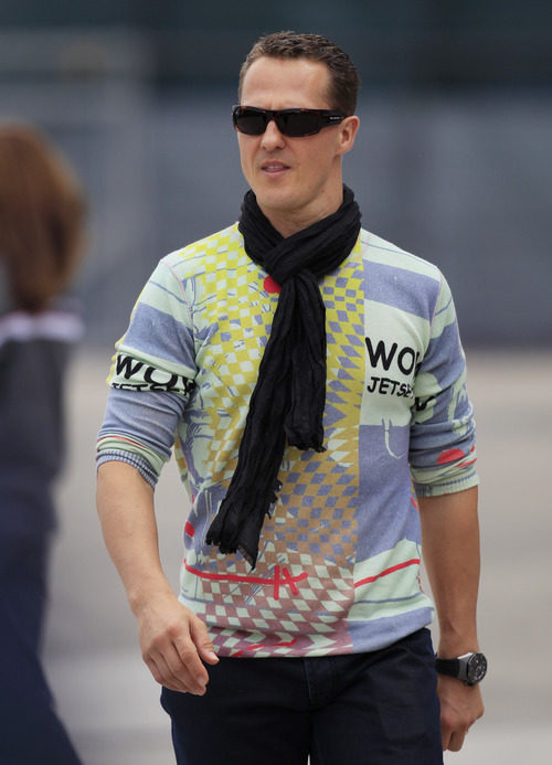 Michael Schumacher llega al circuito de Shanghái