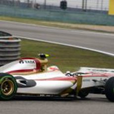 Karthikeyan rueda con el F112 durante los primeros libres de China