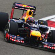 Mark Webber rueda con el RB8 en Shanghái