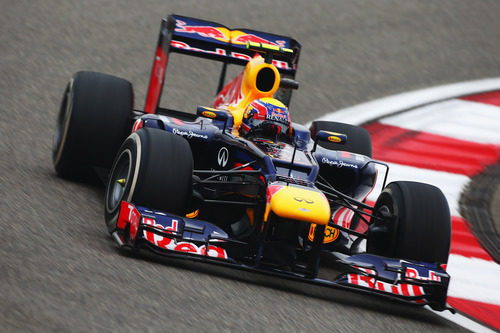 Mark Webber rueda con el RB8 en Shanghái