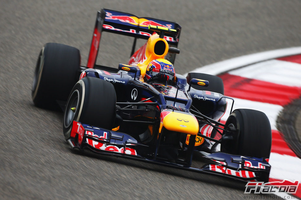 Mark Webber rueda con el RB8 en Shanghái