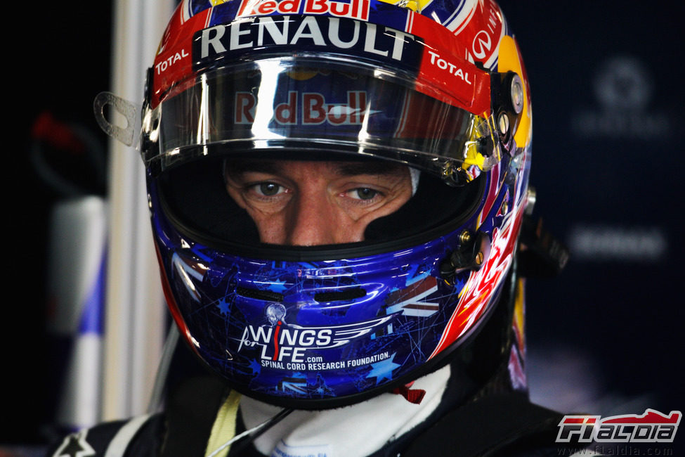 Webber se prepara para subirse al coche