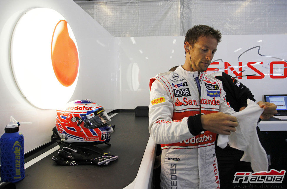 Jenson Button tras salir del MP4-27