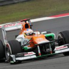 Paul di Resta completa una vuelta en China