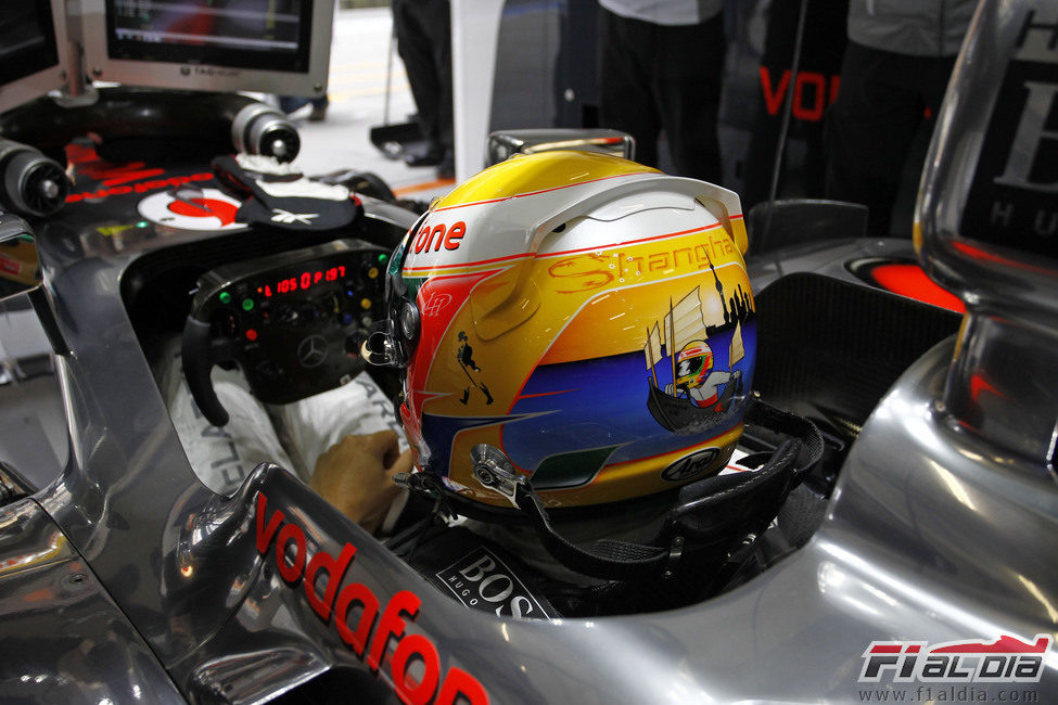 Nuevo casco de Lewis Hamilton en el GP de China 2012