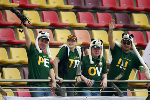 Aficionados de Petrov en las gradas del circuito de Shanghái