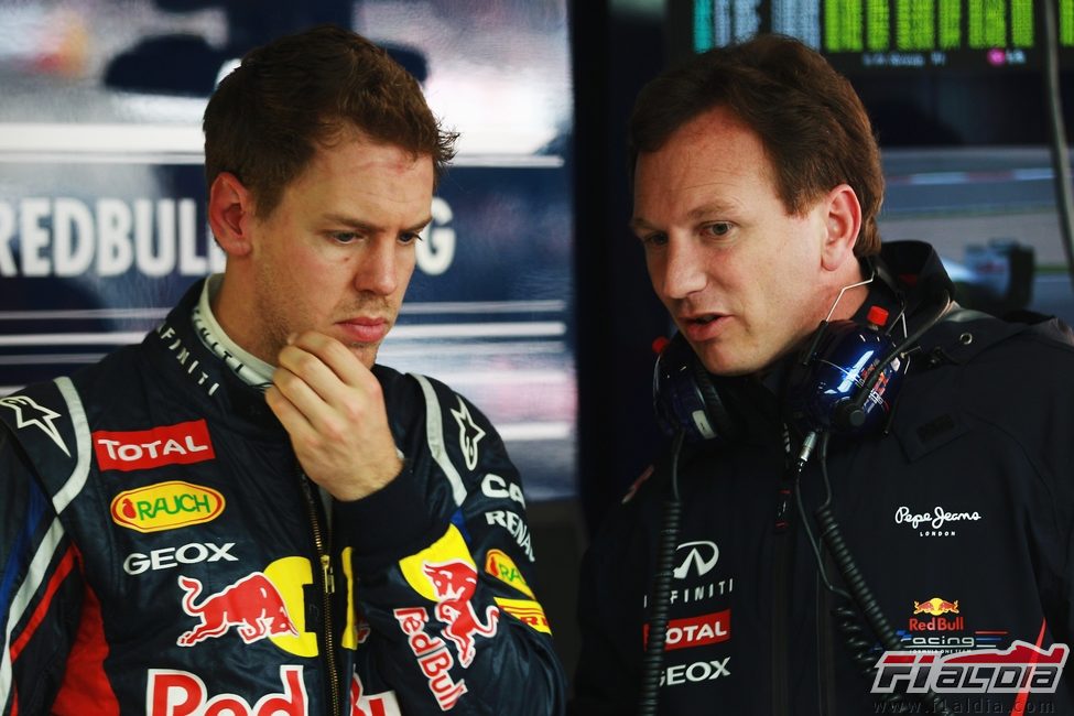 Christian Horner habla con Sebastian Vettel después de la clasificación de Shanghái