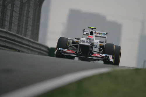 Sergio Pérez a bordo del Sauber C31 en el Circuito de Shanghái