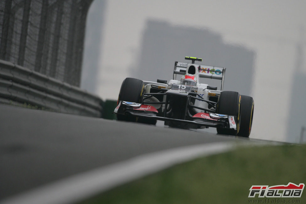 Sergio Pérez a bordo del Sauber C31 en el Circuito de Shanghái