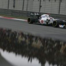 El Sauber de Kamui Kobayashi durante la sesión clasificatoria del GP de China