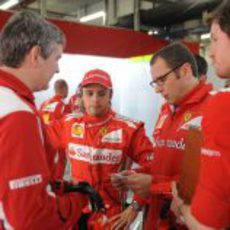 Stefano Domenicali habla con Felipe Massa tras no pasar de la Q2 