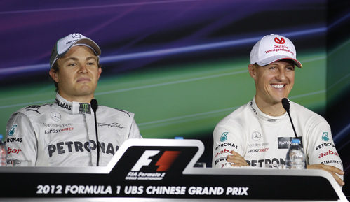 Nico Rosberg y Michael Schumacher en la rueda de prensa del sábado en China