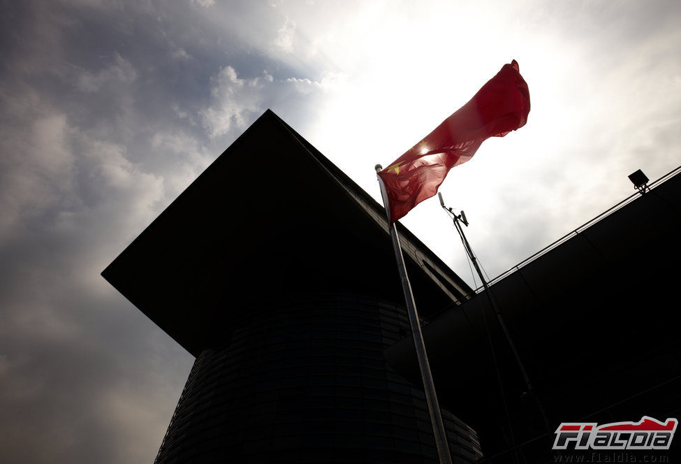 Bandera de China en la pista de Shanghái