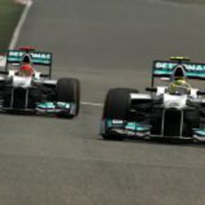 Nico Rosberg y Michael Schumacher ocuparán la primera fila de la parrilla