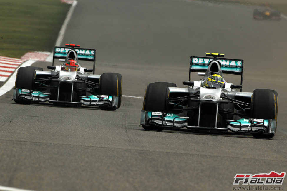 Nico Rosberg y Michael Schumacher ocuparán la primera fila de la parrilla