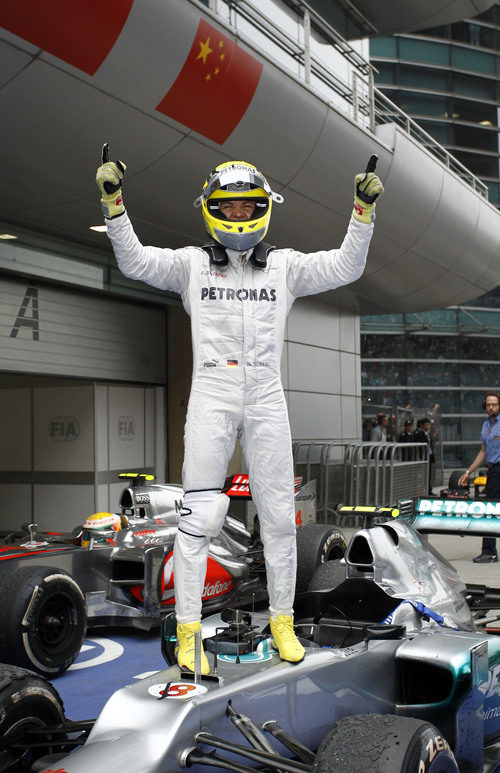 Nico Rosberg celebra con rabia su victoria en China 2012