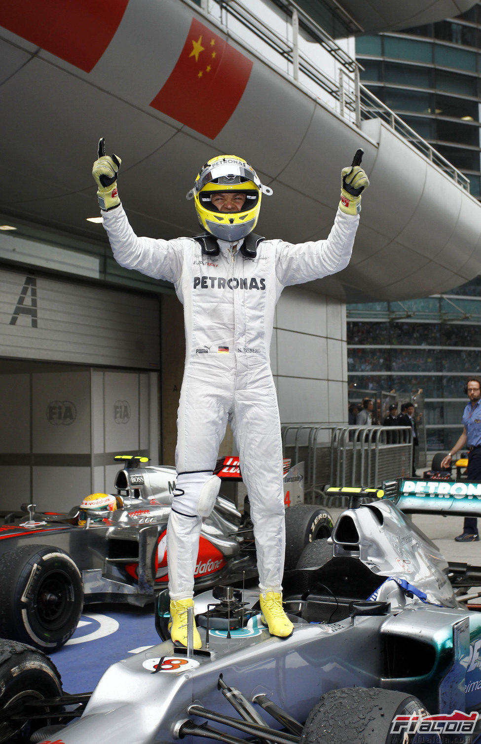 Nico Rosberg celebra con rabia su victoria en China 2012