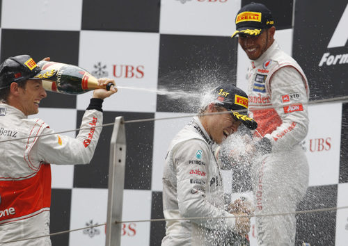 Ceremonia del champán en el podio del GP de China 2012