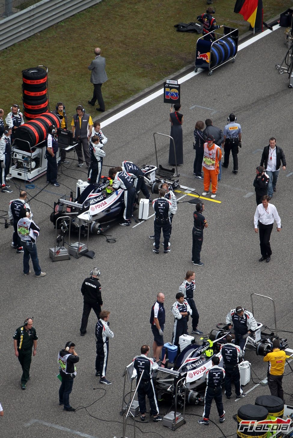 Los pilotos de Williams comparten fila en la parrilla de salida del GP de China