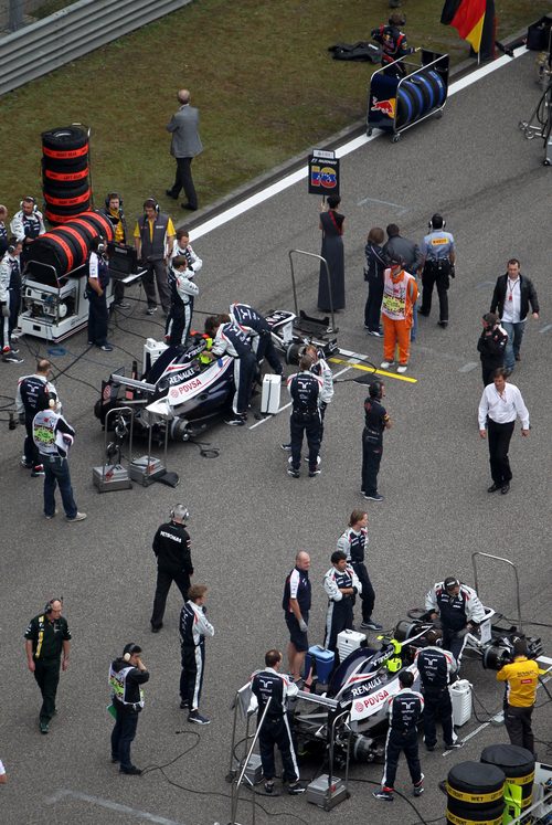 Los pilotos de Williams comparten fila en la parrilla de salida del GP de China