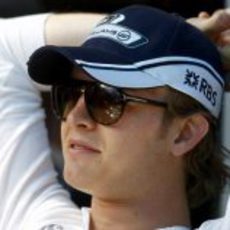 Rosberg tomando el sol