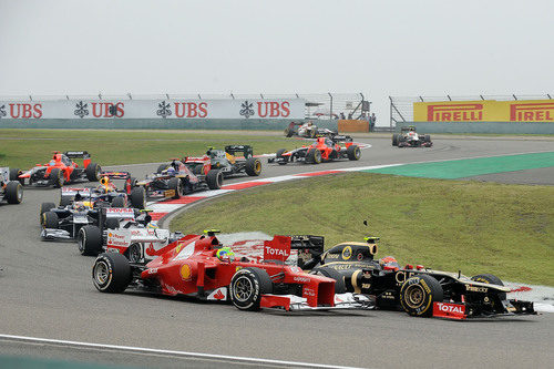 Felipe Massa tras la primera curva de la carrera