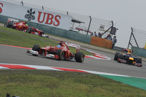 Los dos Ferrari sobre el trazado de Shanghái