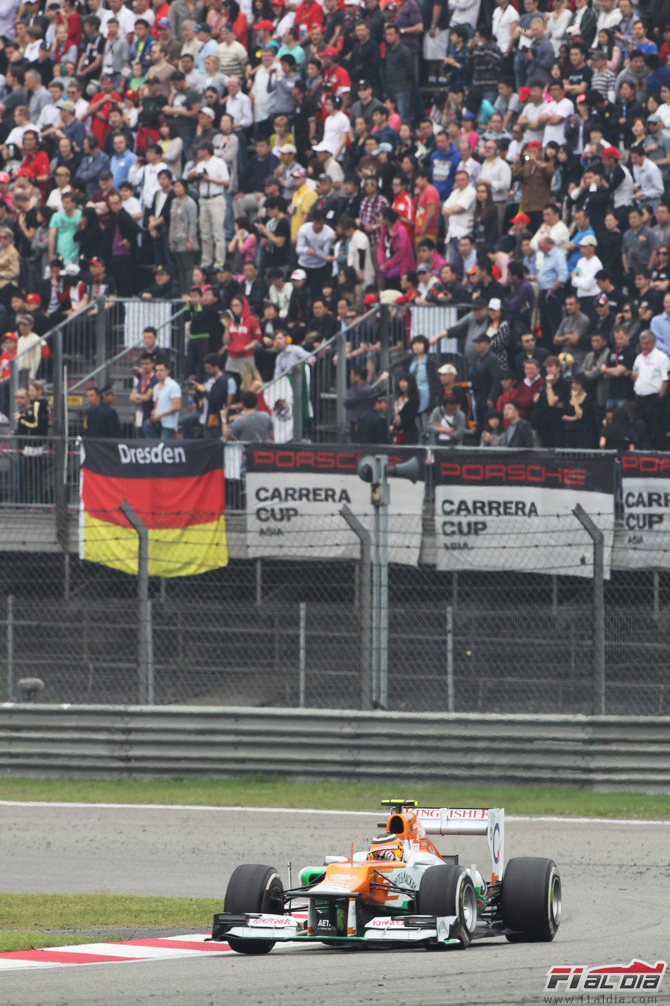 Nico Hülkenberg rueda en la carrera de China