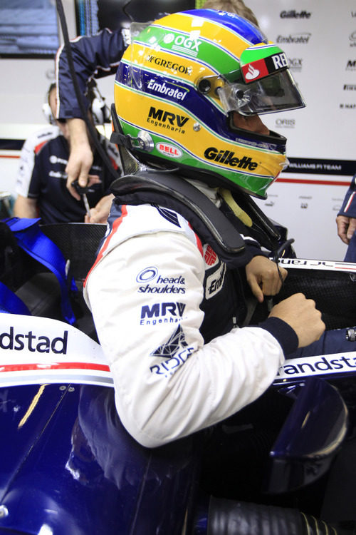 Bruno Senna se prepara para entrar en el FW34