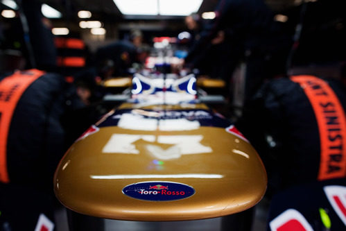 El logo de Toro Rosso en el morro de su coche