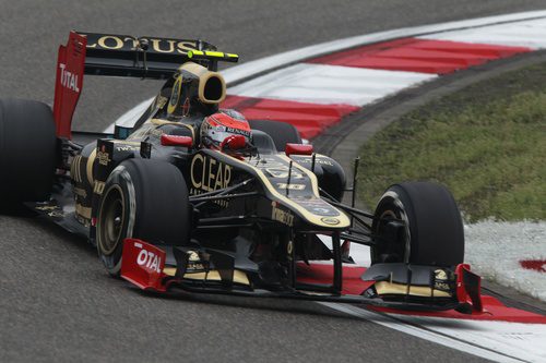 Romain Grosjean rueda sobre el asfalto de Shanghái