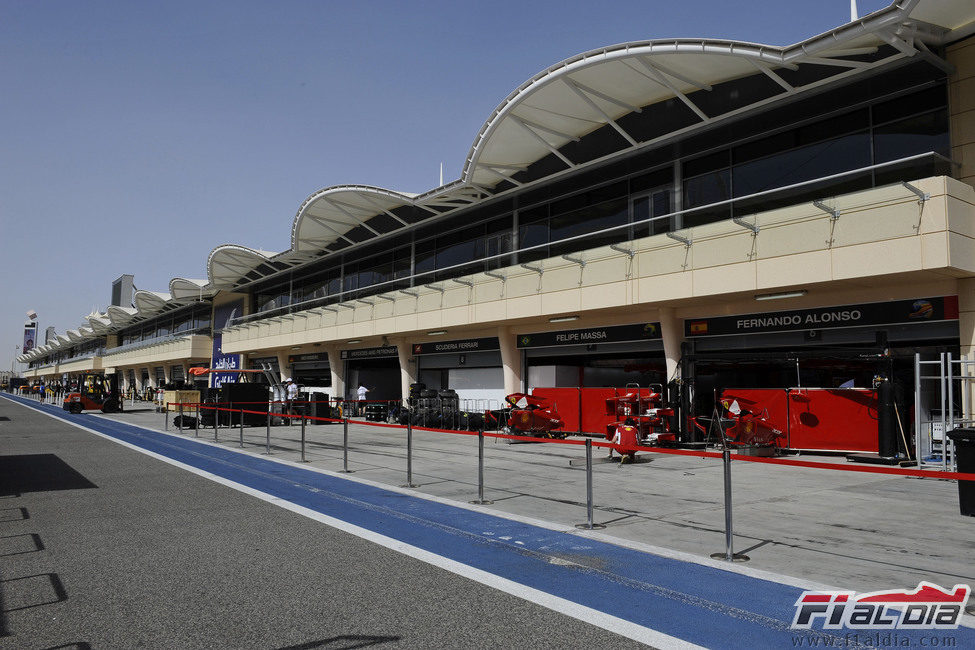 Boxes del circuito de Baréin