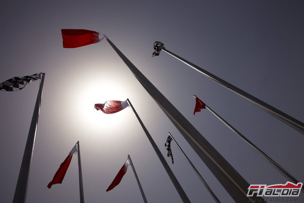 Banderas al viento en Baréin