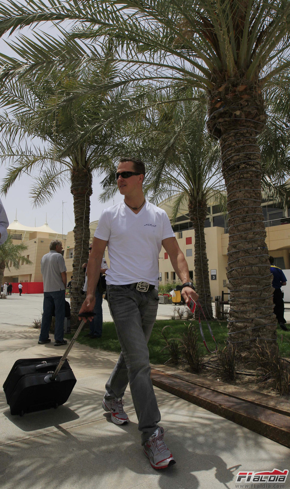 Michael Schumacher llega al circuito de Sakhir