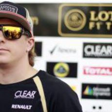 Kimi Räikkönen con sus gafas de sol en el GP de Baréin 2012