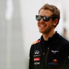 Sebastian Vettel con sus gafas de sol en el GP de Baréin 2012