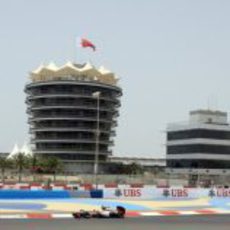 Narain Karthikeyan rueda en los entrenamientos de Baréin