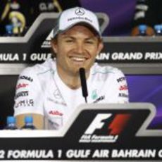 Nico Rosberg, sonriente en la rueda de prensa FIA del jueves en Baréin