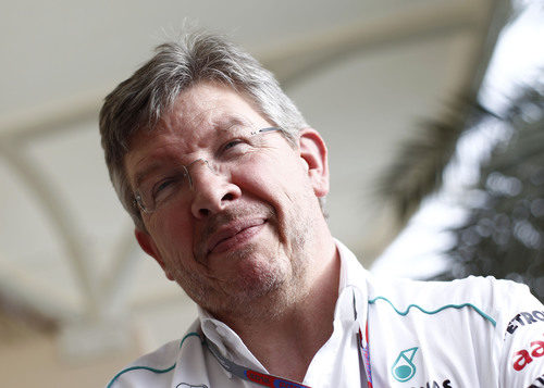 Ross Brawn sonríe en el paddock del circuito de Sakhir