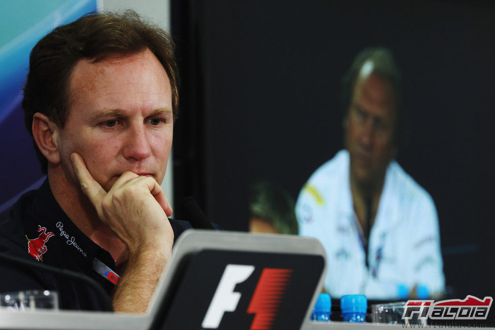 Christian Horner, pensativo durante la rueda de prensa del viernes